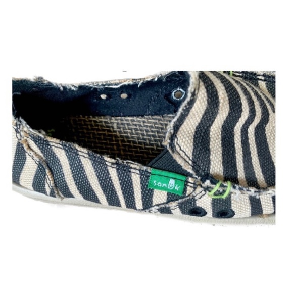 Sanuk On the Prowl Slip on Shoes Metallic Zebra Print Size 5 NWOT - Picture 2 of 4